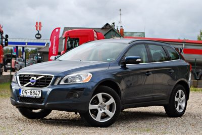 VOLVO XC60 MOMENTUM