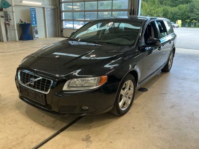 VOLVO V70 MOMENTUM