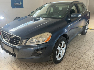 VOLVO XC60 MOMENTUM